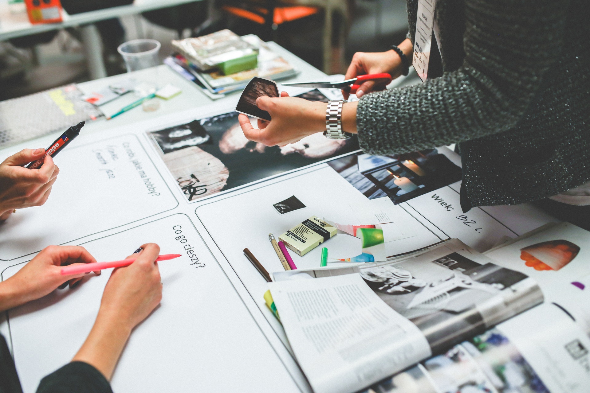 People around a table doing SEO marketing